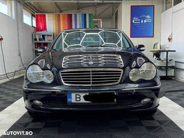 Mercedes-Benz C 240 4-Matic Aut Avantgarde - 24