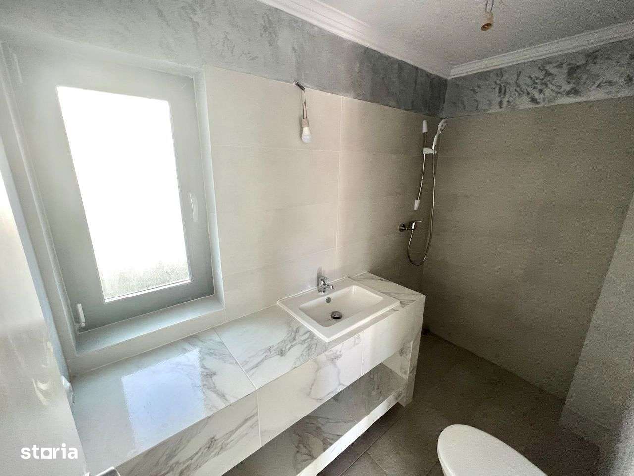 PLACA si peste et.!Incalz pard la parter!Vila Valea Adanca (Miroslava) - Imagine principală: 5/8