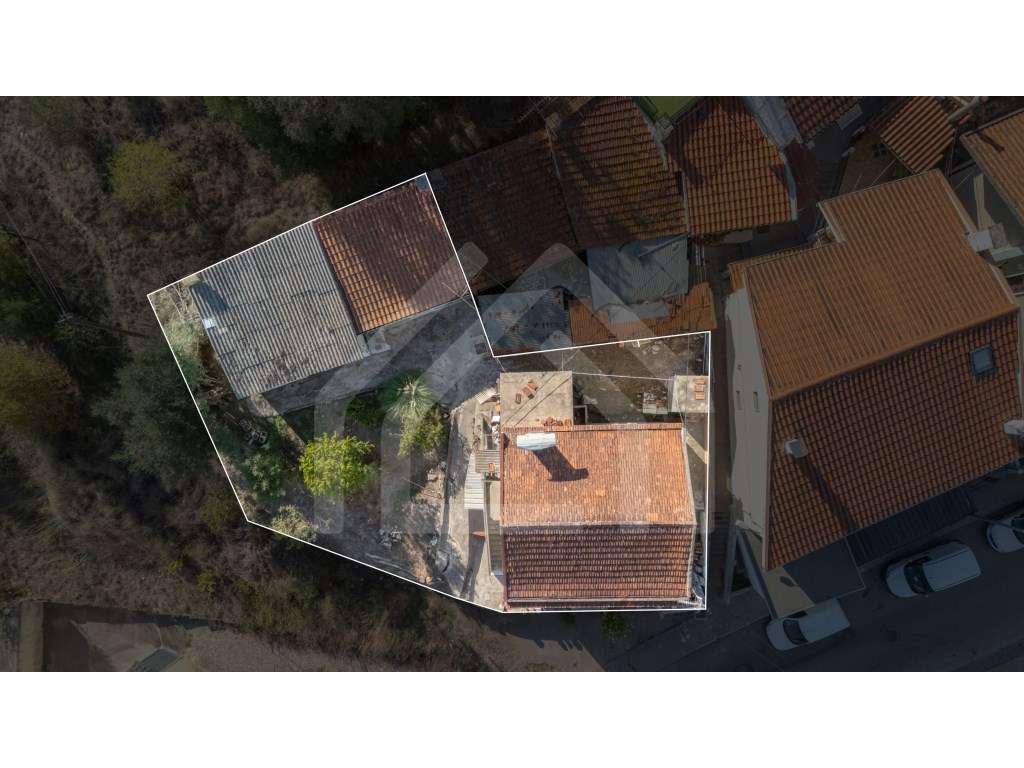 Conjunto de 3 moradias para reabilitação | Pedrulha-7