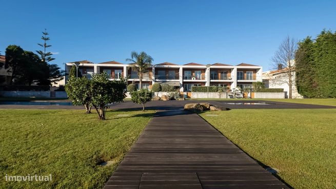 Moradia T3, com 2 suítes e 2 terraços, em condomínio fechado na Praia-2