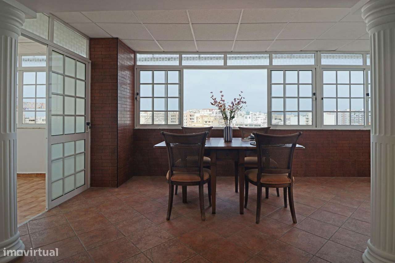 Apartamento T2 exclusivo no último piso do Edifício Royal com terraço-0