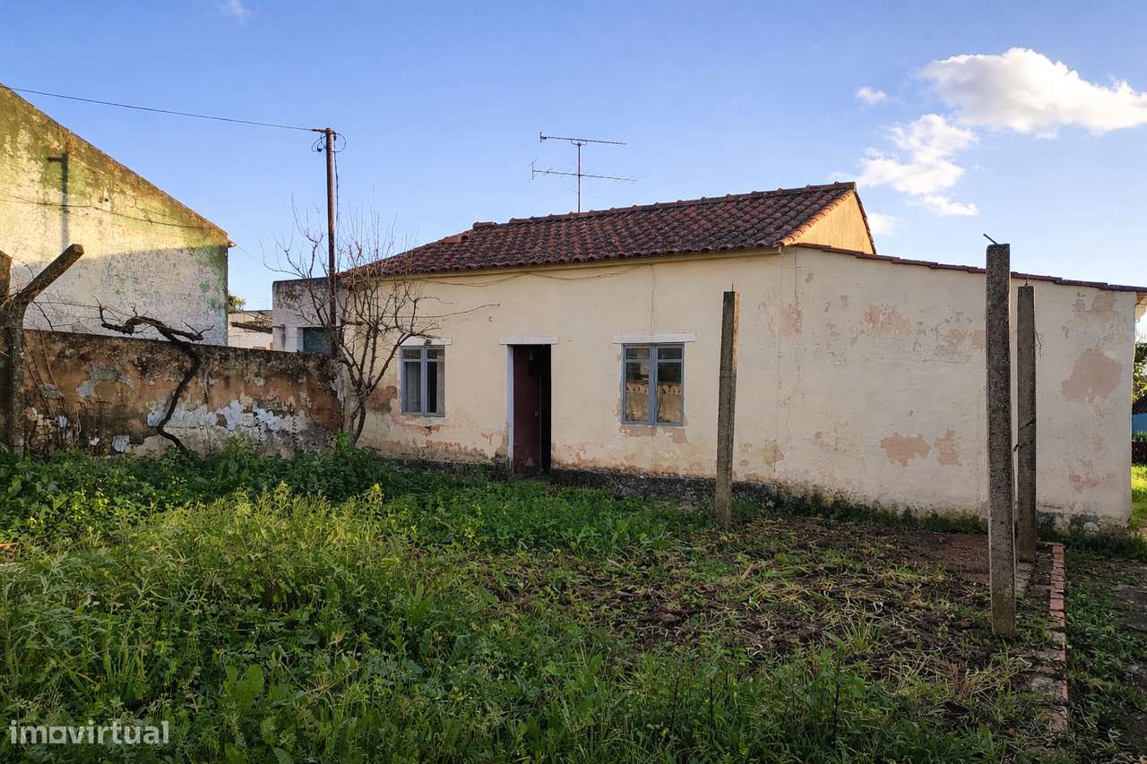 Moradia e Anexos c/ Projeto Aprovado  - 202,45 m²-0