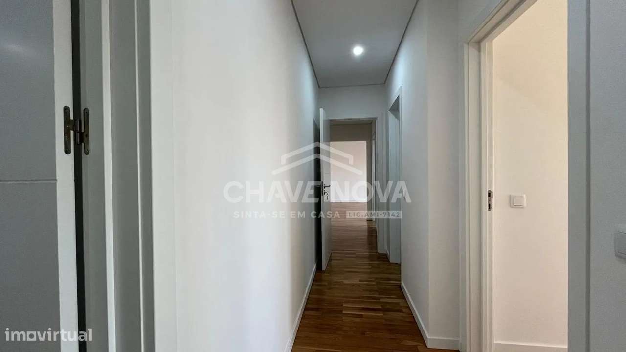 T2+1 Renovado na Madalena | Último Piso com Vista Mar e Box Privativa-18