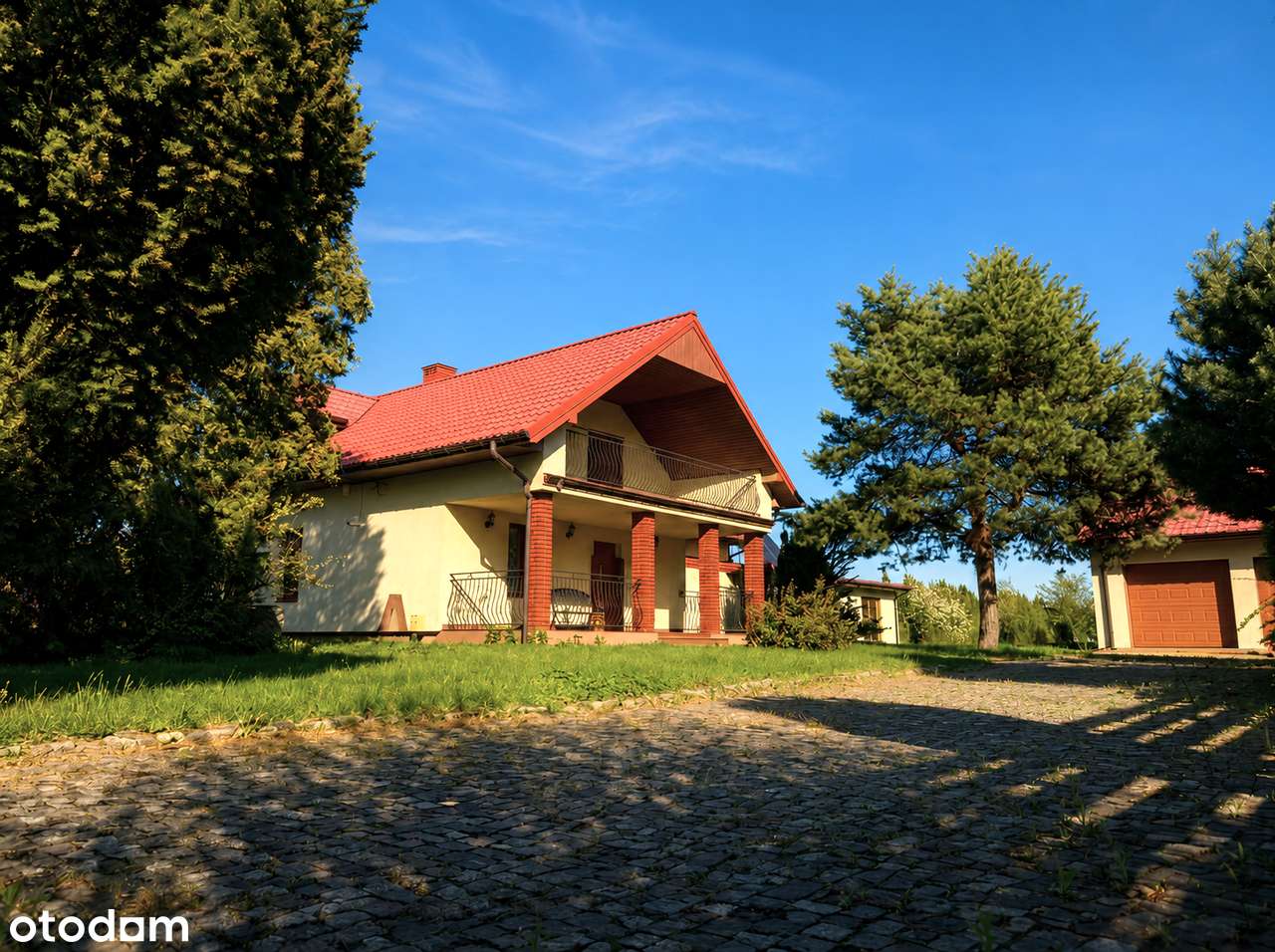 Dom pod Dęblinem | ogrodzona działka 2418 m² | dwustanowiskowy garaż