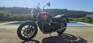 Triumph Street Twin Bonneville 900