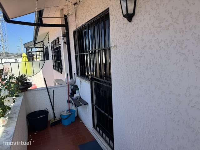 Moradia de 3 Frentes - Serzedo-8