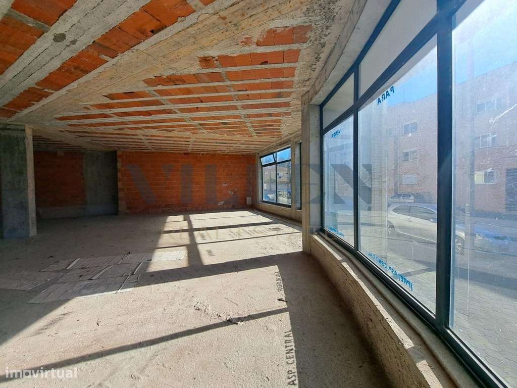 Loja de gaveto em Madalena, Vila Nova de Gaia - Grande imagem: 5/21