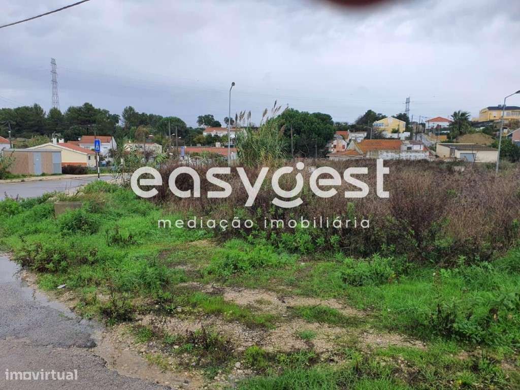 Terreno com 304.50m2 sito em zona tranquila no Areeiro, Caparica - Grande imagem: 2/2
