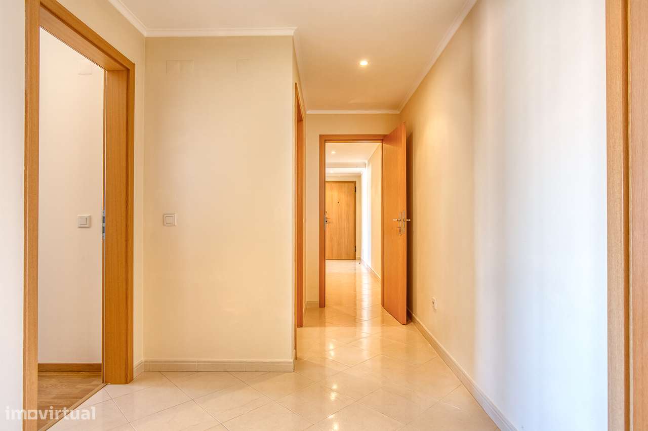 Fantástico T3 em Corroios com arrecadação e lugar de parqueamento - Grande imagem: 4/16