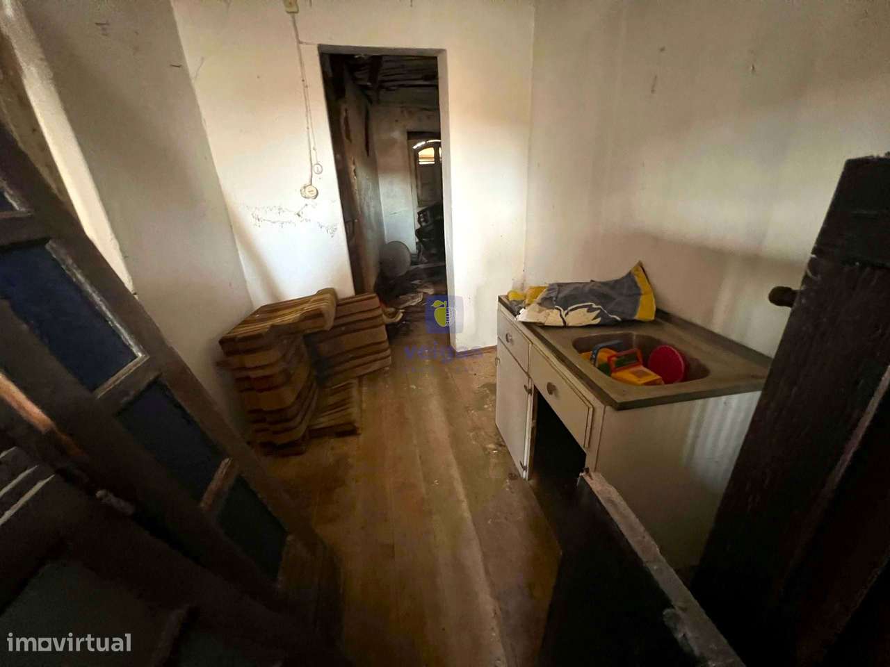 Baixa de Preço !!!! Villa para Recuperação na Labrujeira - Ventosa - A-11