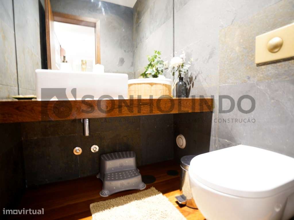 Moradia T4 com piscina de 3 frentes com excelentes áreas, tanto a n...-9