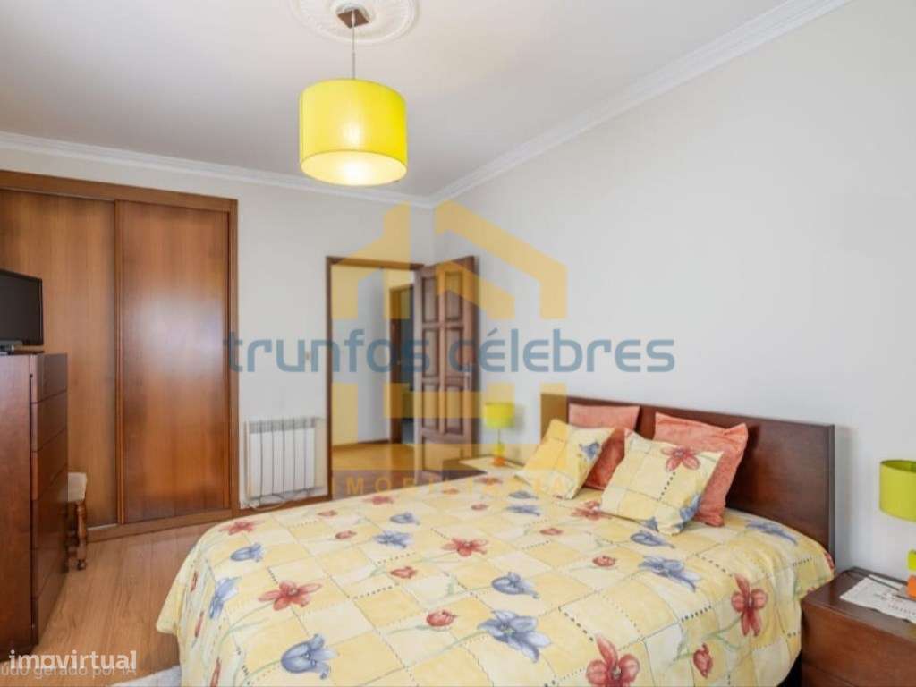 Moradia T4 de 4 Frentes Renovada inserida num lote de 1450m2 | Laún...-22