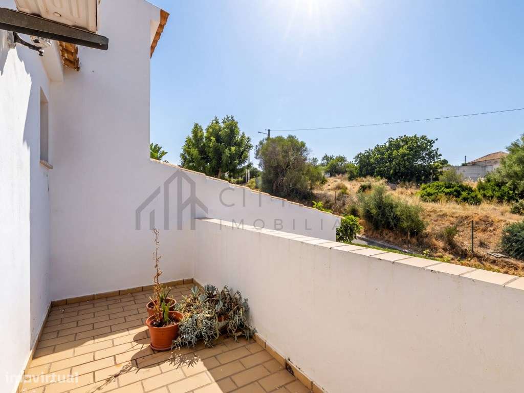 Moradia Duplex tipo T2 com Jardim e Piscina em Condomínio Privado-20