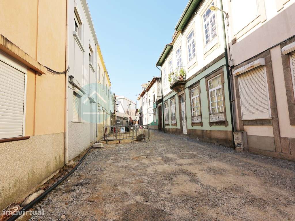 Moradia para reconstrução situada numa zona privilegiada do Porto-14