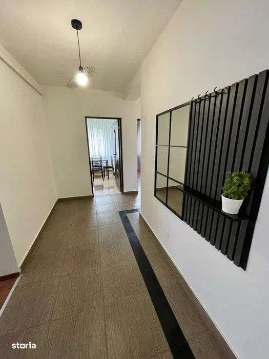 Apartament cu 3 camere,80mp, Zona Buna ziua,Parcare, Garaj individual - Imagine principală: 2/8