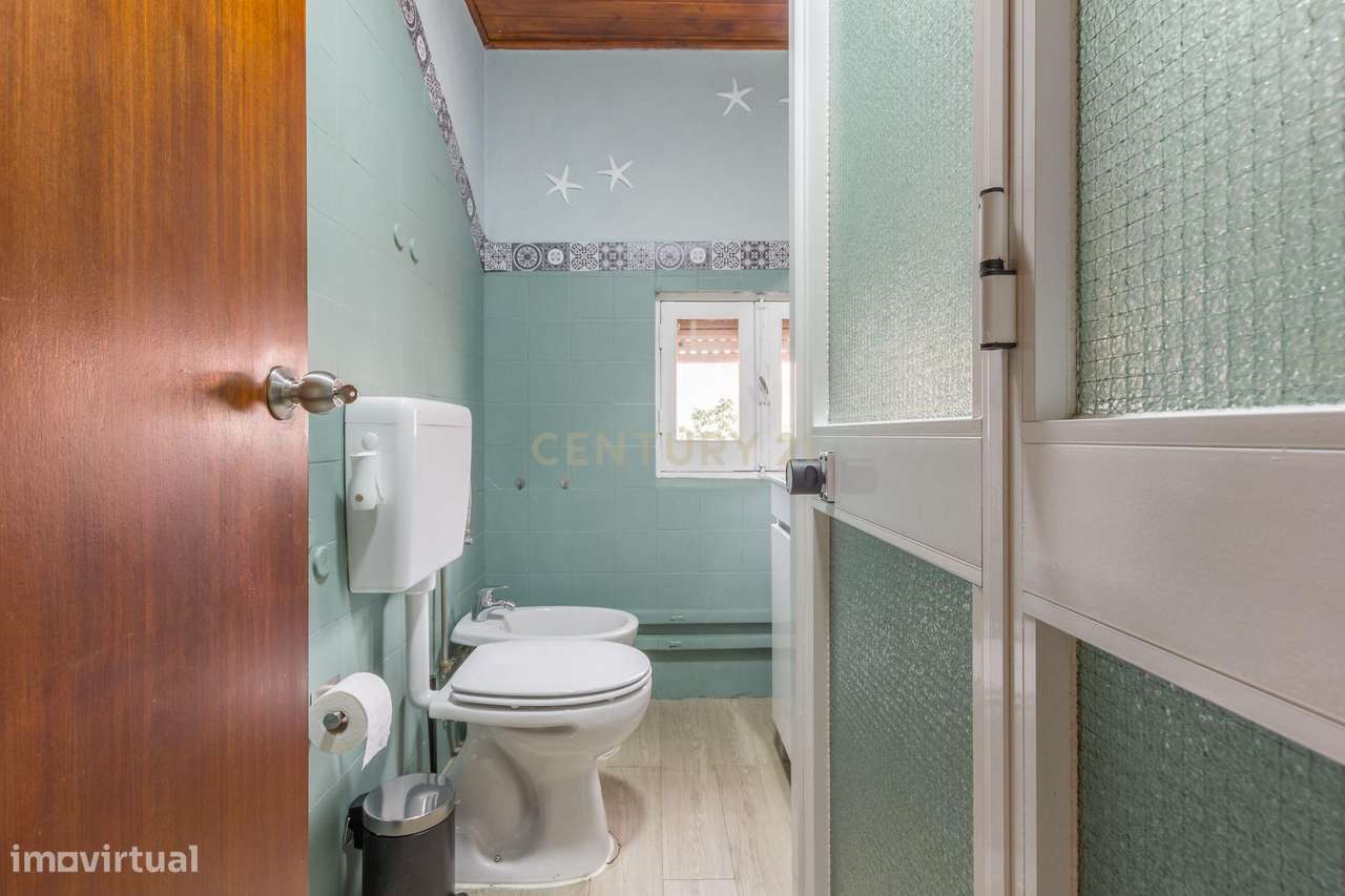 Moradia isolada  de gaveto com  5 assoalhadas num lote de 426 m2 na Qu-21