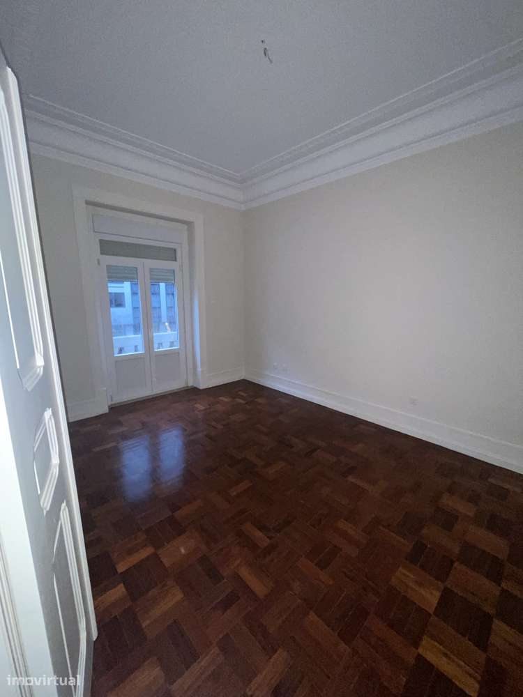 Espaçoso T6 Renovado nas Avenidas Novas – Av. Defensores de Chaves - Grande imagem: 2/15