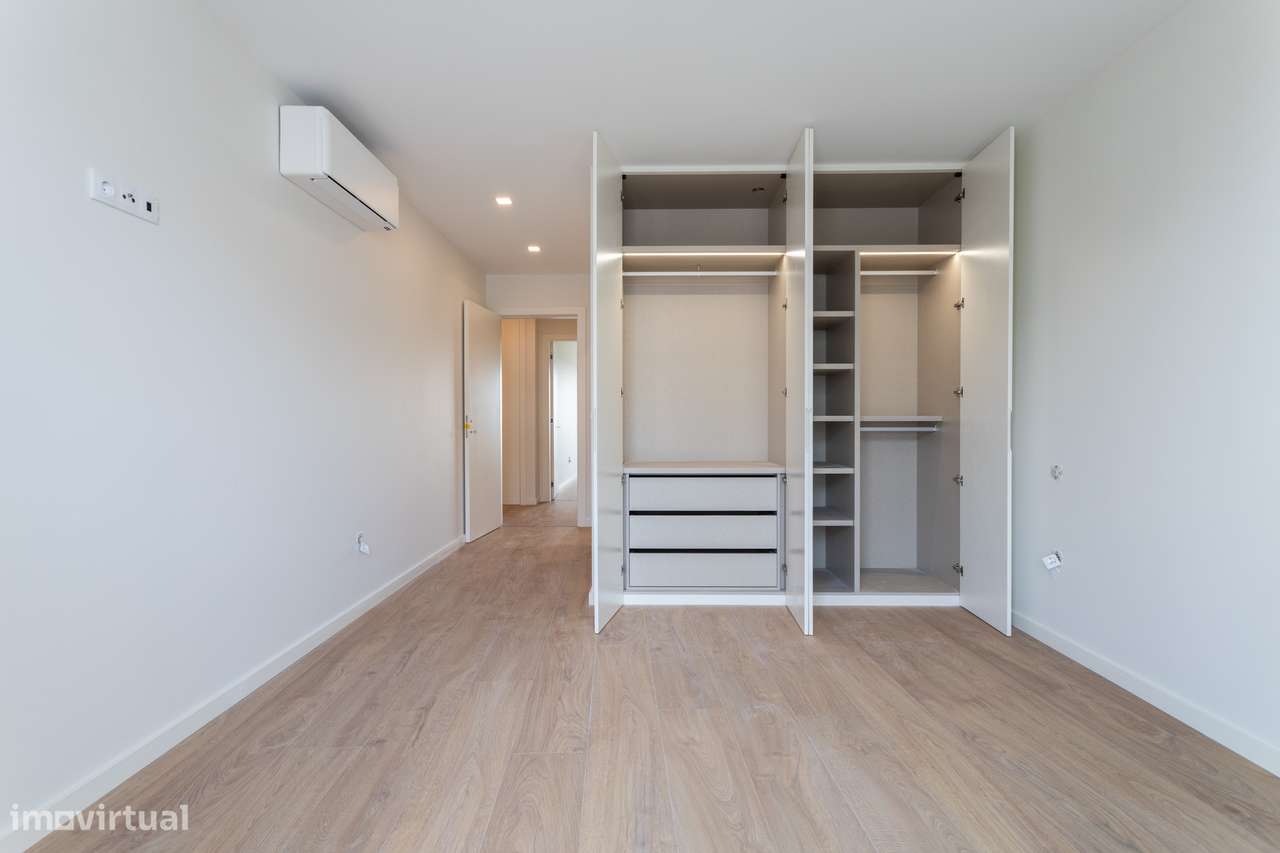 Apartamento T3 Novo a Estrear | 3 Suites | Vista Rio | Garagem Box | C-34