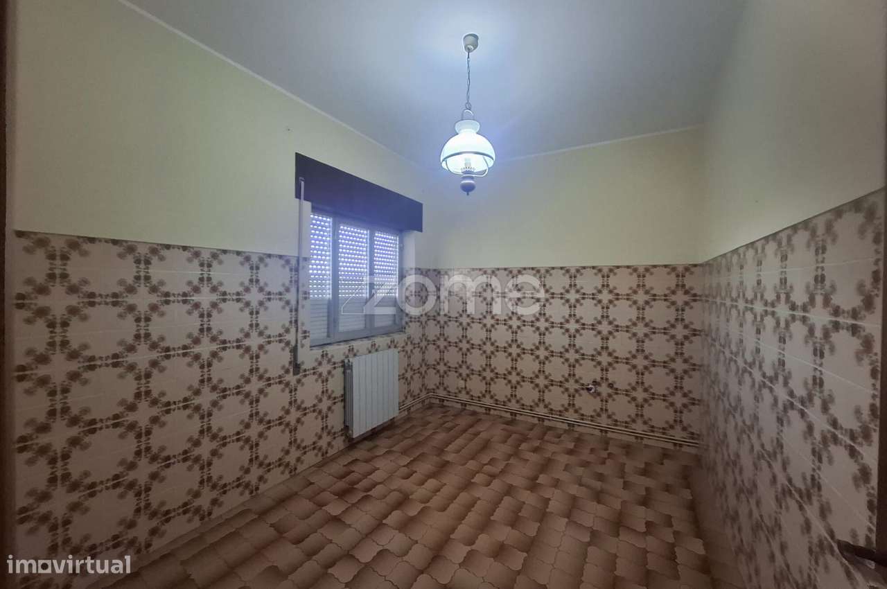 Espetacular Moradia T4 com Jardim e Garagem em Chaves-12