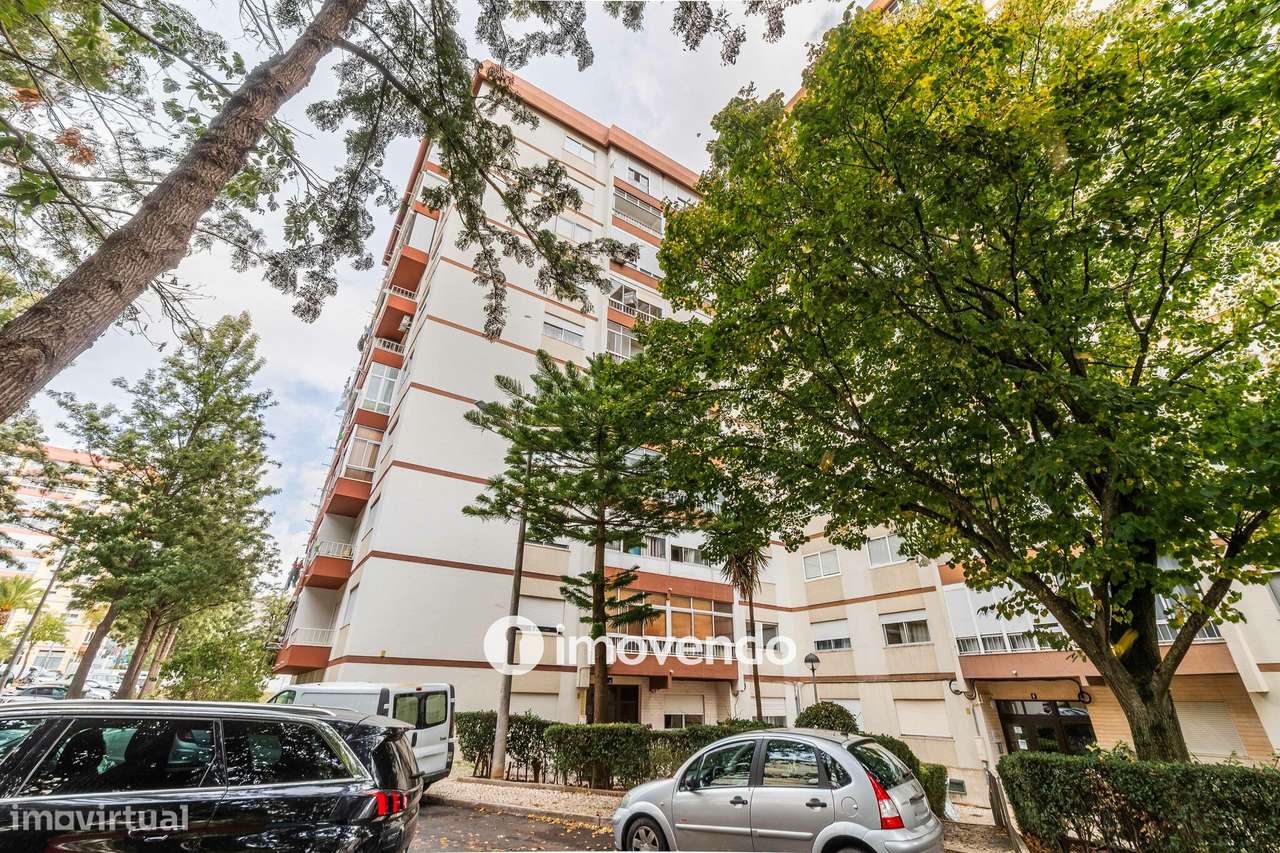 Apartamento T2 com áreas amplas, em Odivelas-38