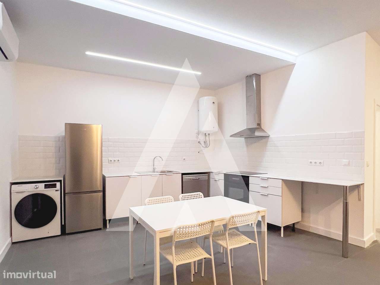 Apartamento T0 +1 como novo e com garagem no centro de Aveiro - Grande imagem: 2/16