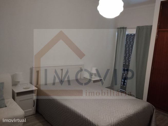Vende-se T1 totalmente remodelado e mobilado-Monte gordo-8
