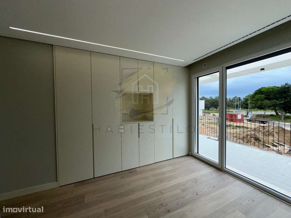 Moradia V4 com excelentes acabamentos-36