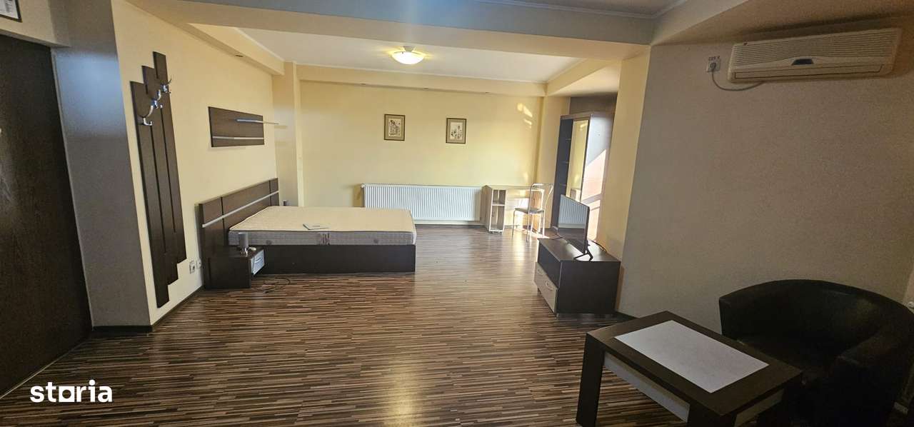 Hotel de vanzare , Centru-9