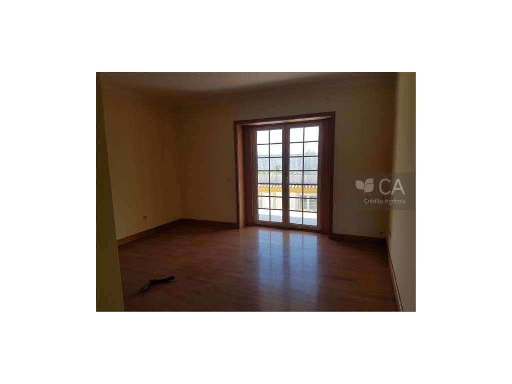 Moradia T5 restaurada com terraço e terreno - Grande imagem: 5/10