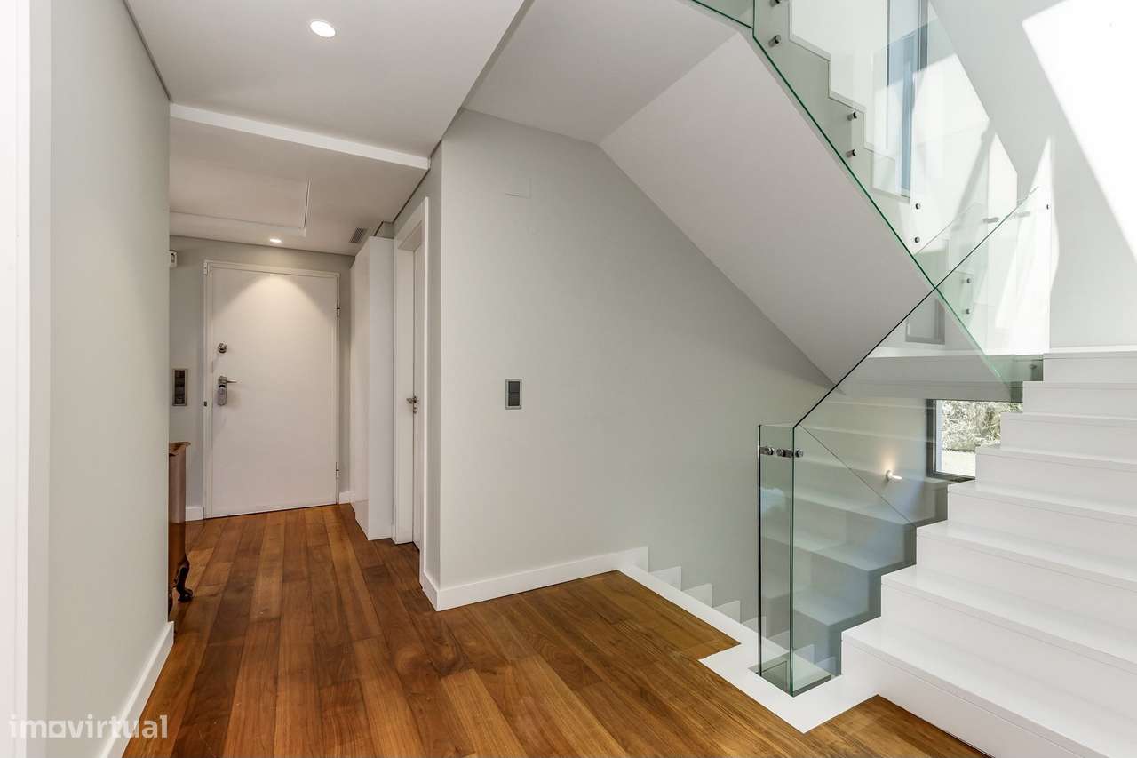 Moradia T5 de Luxo no Estoril — Exclusividade, Conforto e Estilo de Vi-38