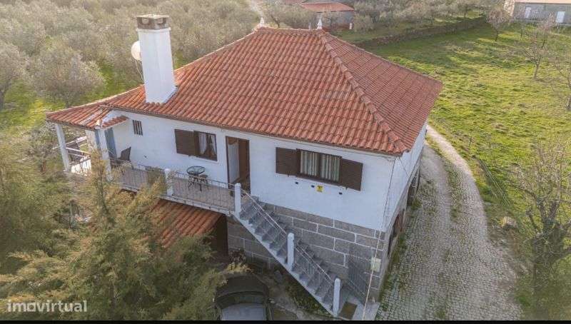 Moradia T3 com 2.500 m2 de Terreno e Garagem - Grande imagem: 2/3