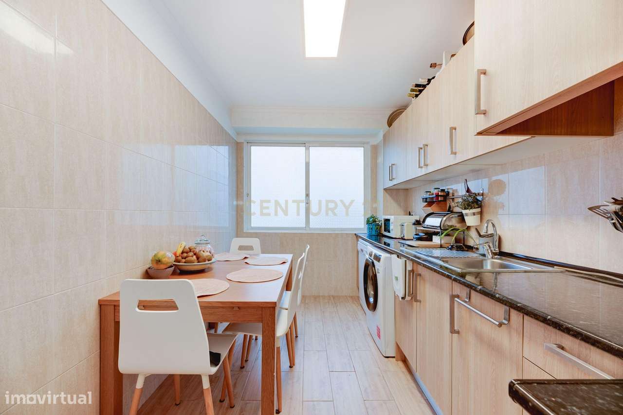 Apartamento T2 Renovado no Coração da Portela de Sintra-15