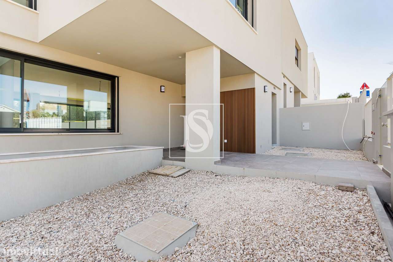 Viva o Conforto e a Elegância num Refúgio Exclusivo em Leceia-16