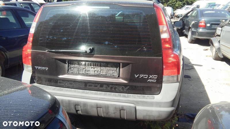 Klapa bagażnika VOLVO V70 XC AWD CROS COUNTRY 2,4 lampy... - 1