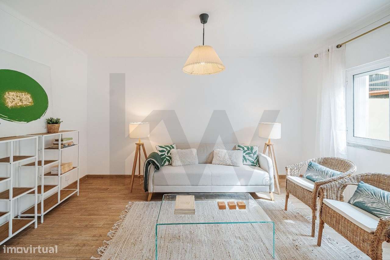 Moradia T3 em banda no Alto do Lagoal — luz natural, espaço e funciona-9