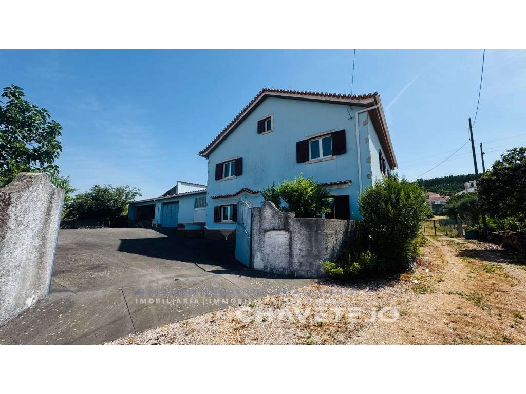 Quintinha T4 com Amplas zona para Oficinas, Terreno Plano e Enorme ...-45