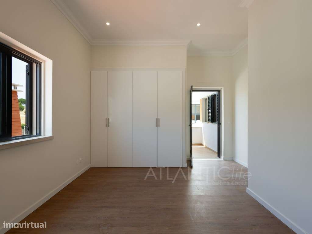 Moradia T3 Amadora com Excelentes Áreas e Espaço Exterior-19