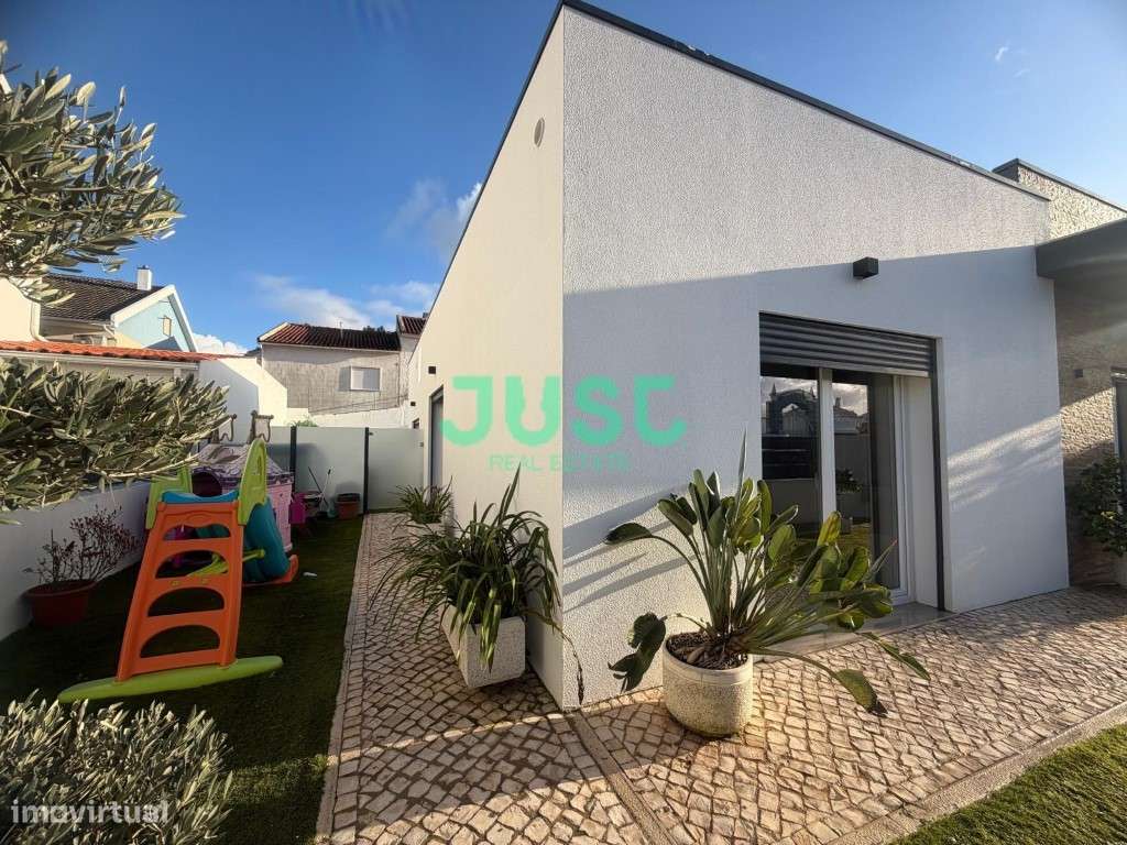 Moradia, isolada, T3+1, seminova com piscina na Quinta do Conde - Grande imagem: 4/29