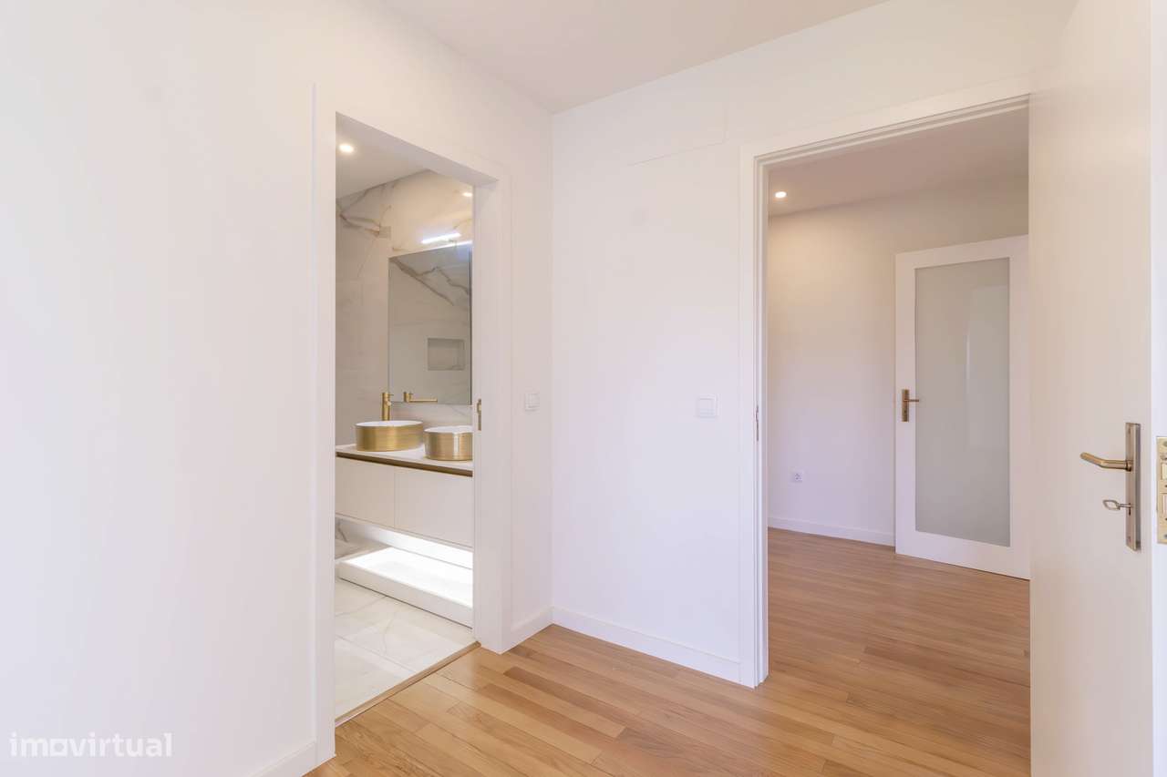 Apartamento T3, excelentes áreas 240m2 + garagem 31m2 + arrumos 4m2-26