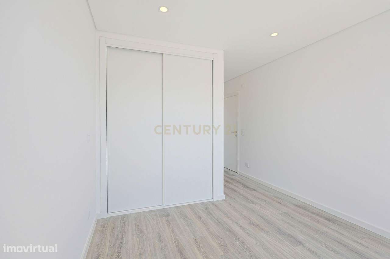 Prédio Charneca Caparica - Frações T1 e T2-10