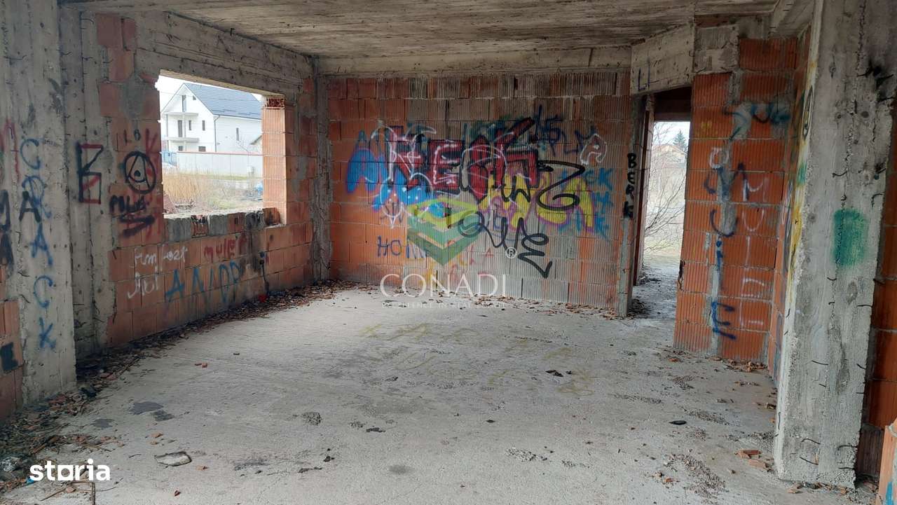 Vila la rosu cu 2000mp curte in comuna Cornetu-4