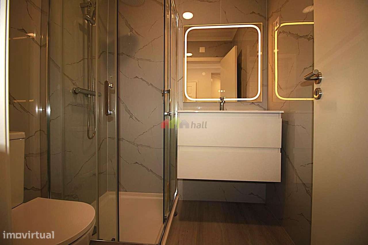 Apartamento T4, 3º andar, Totalmente Remodelado na Amora-14