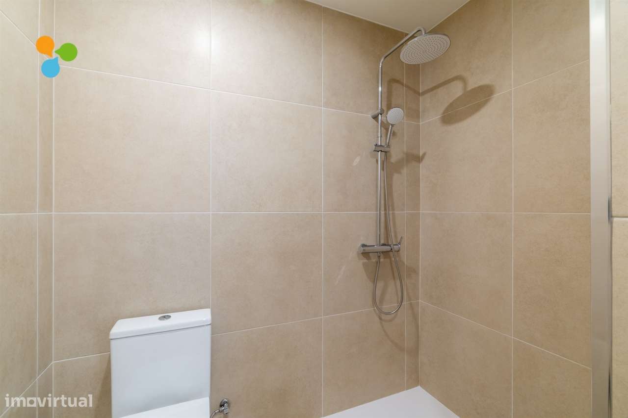 Apartamento T3 c/ Box e varanda, junto às faculdades-18