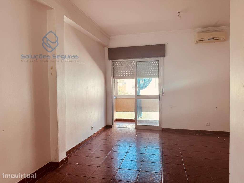 Apartamento T2 | Arrecadação | Centro Moita 3º andar-5
