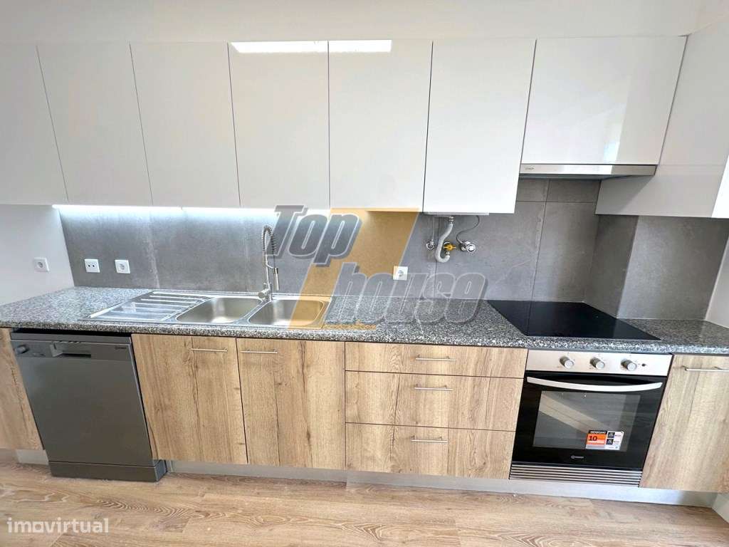 Apartamento T3 Estrada da Luz com parqueamento e arrecadação-6