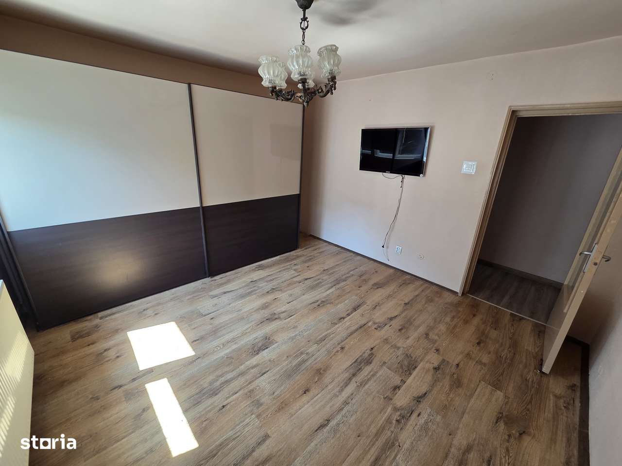 Apartament cu 4 camere, etaj intermediar, zona străzii Mehedinti - Imagine principală: 1/8