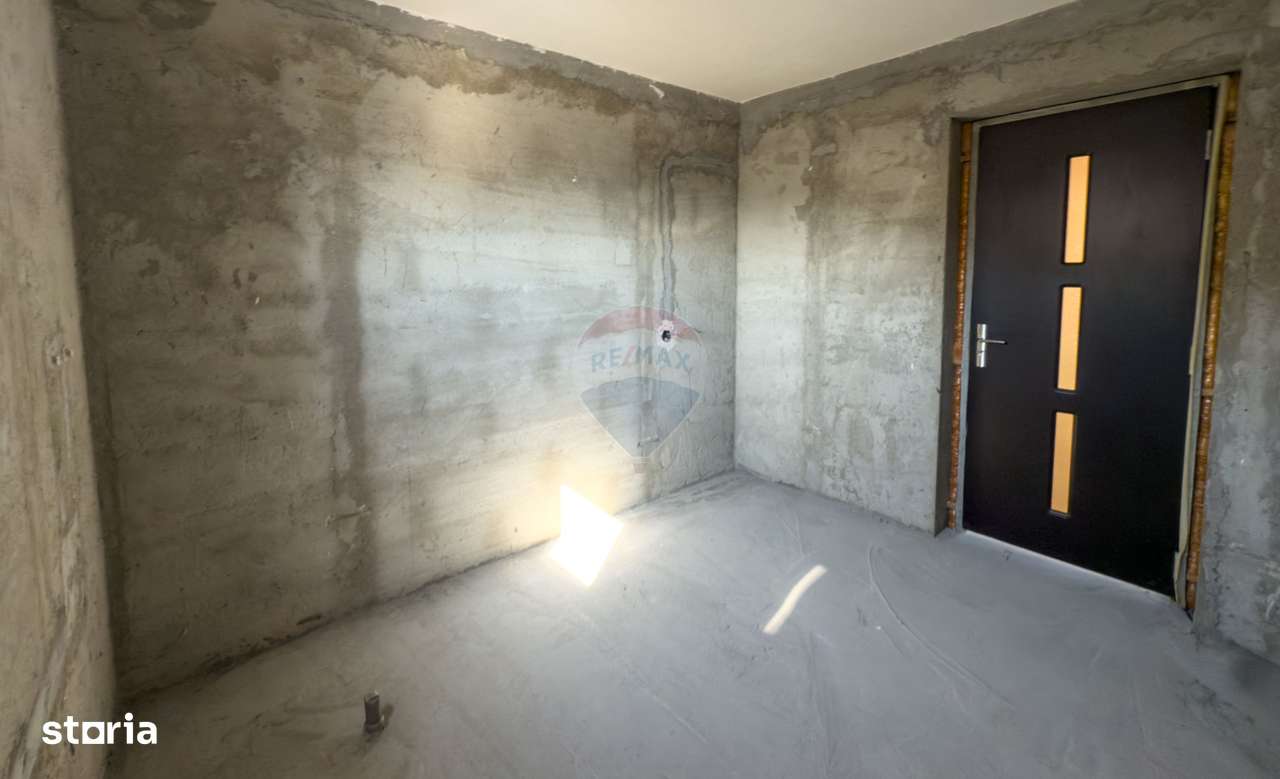 Casă / Vilă cu 8 camere de vânzare în zonă centrală - Urlati-11