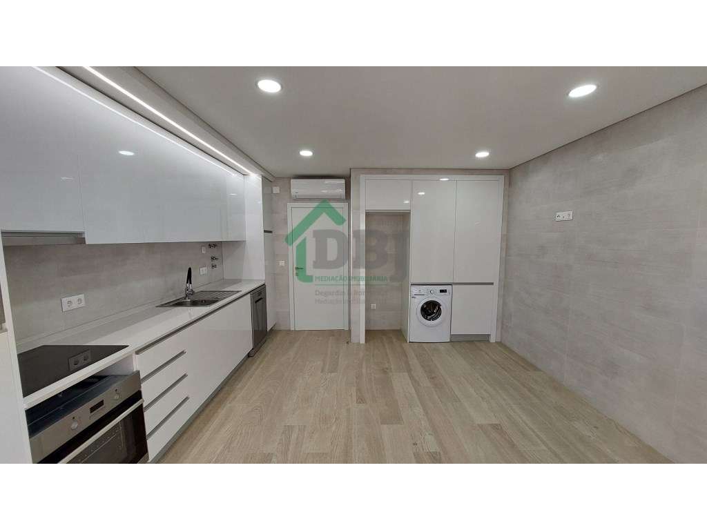 FABULOSO T2 DUPLEX NOVO - Boas áreas, 2 Suites! - Grande imagem: 4/19