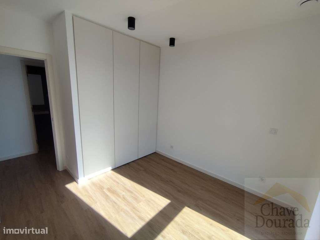 Apartamento T2 com 100m2 novo no Areeiro-11