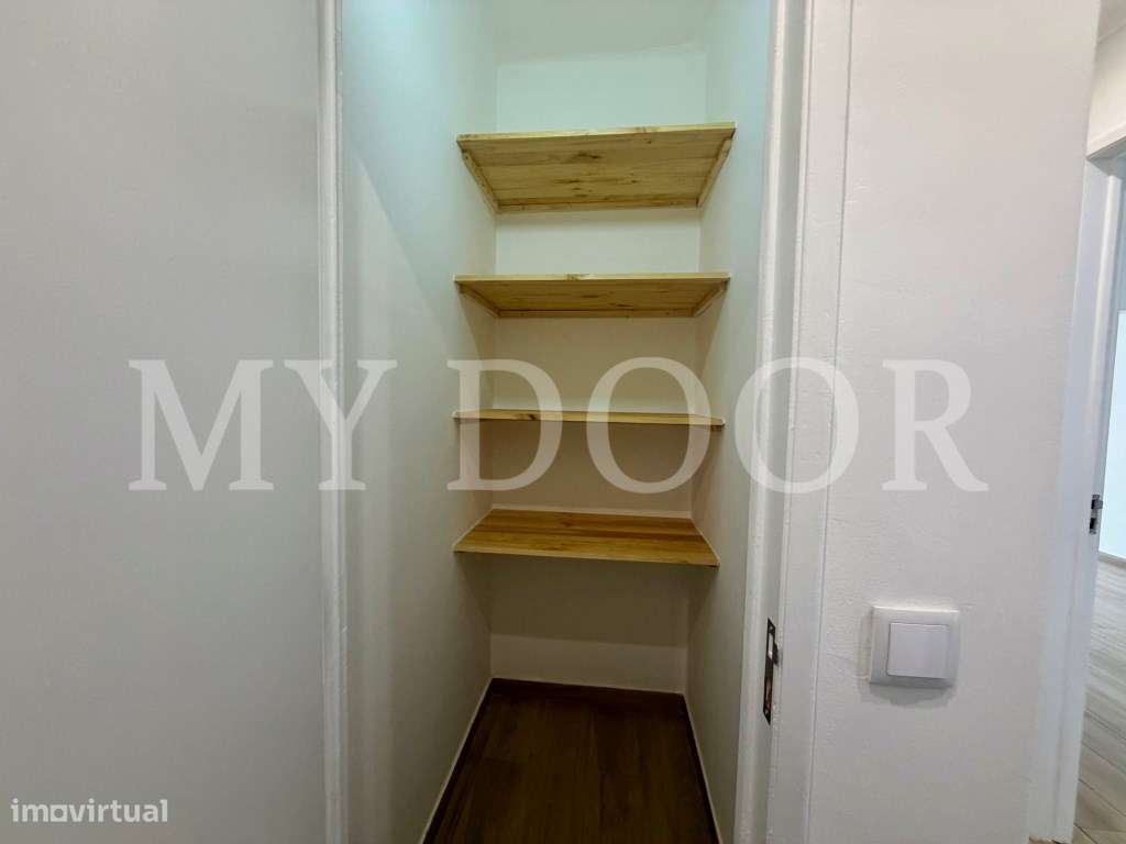 Apartamento p/ Venda - T2 - Barreiro - 2º andar - Central-24